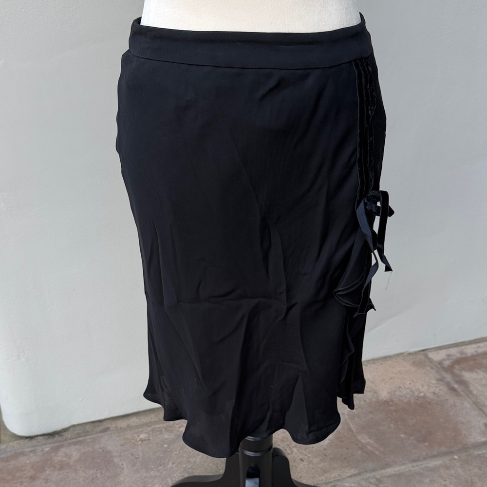 EMPORIO ARMANI Romantic Black Crepe Knee Skirt w/Velvet Bow Detail size 8 Medium